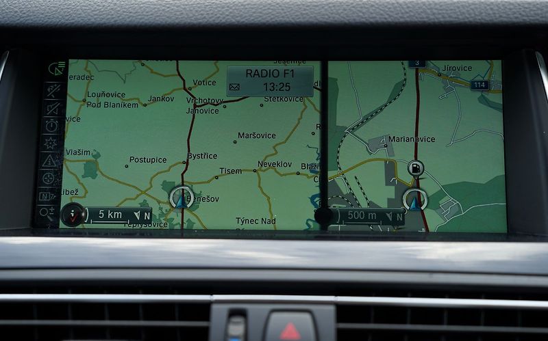 BMW Řada 5 520d xDrive/185 PS/kůže/AT - fotka 31 z 39
