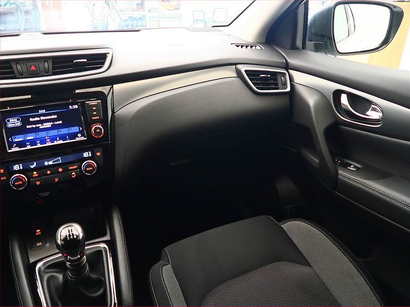Nissan Qashqai (2019) 1.3 DIG-T, Serv.kniha, Navi - fotka 8 z 17