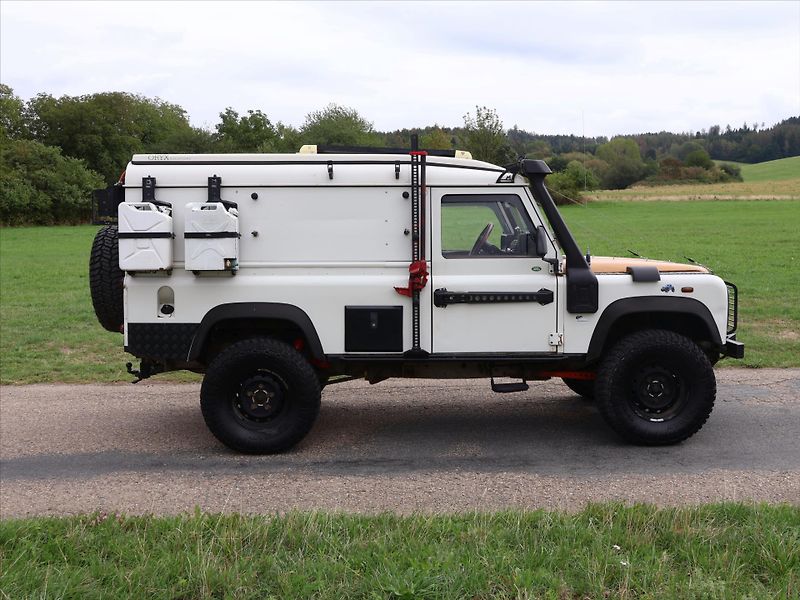 Land Rover Defender 2,5 110 Hard Top - fotka 8 z 40