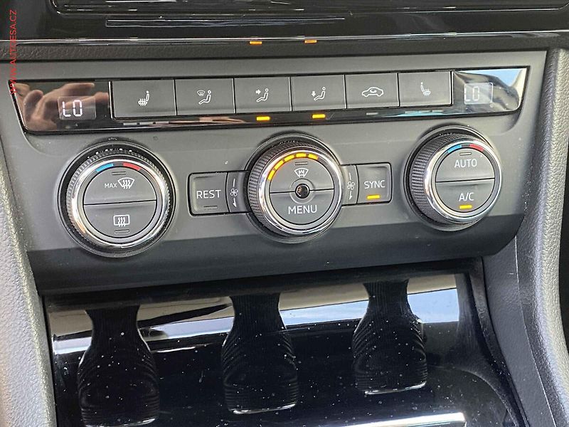 Škoda Superb (2016) 2.0TDi, Style, DSG, bixen - fotka 16 z 19