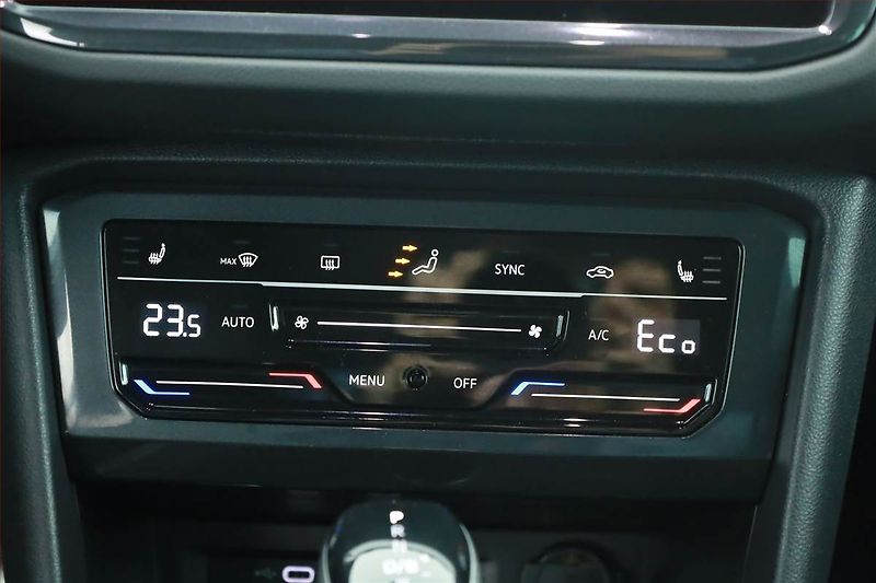 Volkswagen Tiguan (2022) R-Line 1.4 TSI eHybrid - fotka 13 z 20