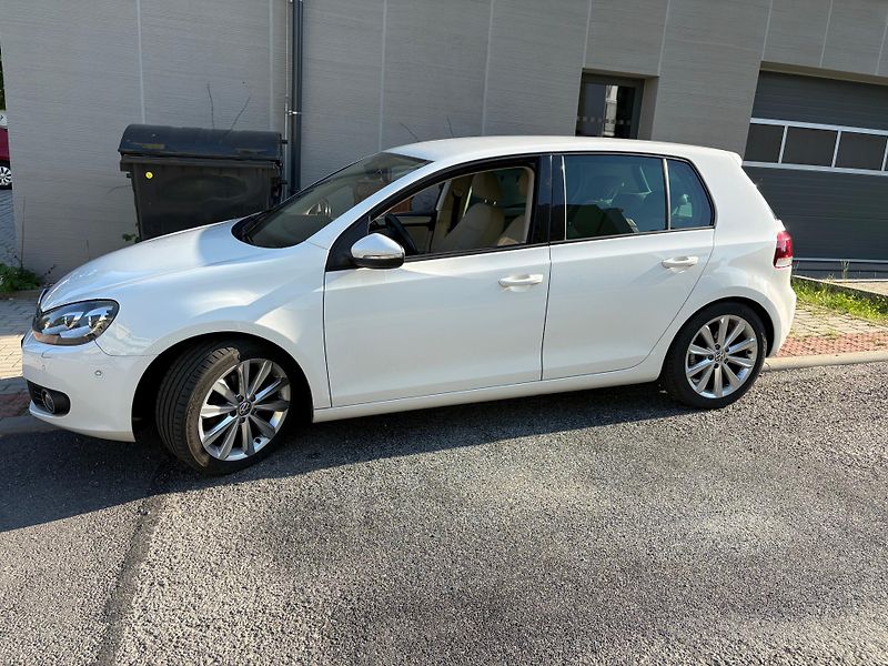 Volkswagen Golf (2011) - fotka 1 z 36
