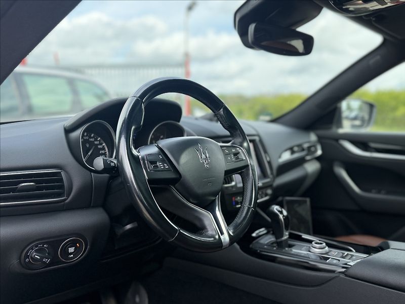 Maserati Levante 3,0 Q4 A/T 202kW - fotka 10 z 31