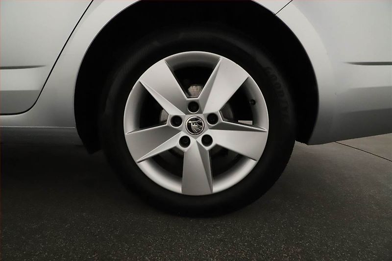 Škoda Octavia (2014) Ambition 1.2 TSI, Tempomat - fotka 15 z 15