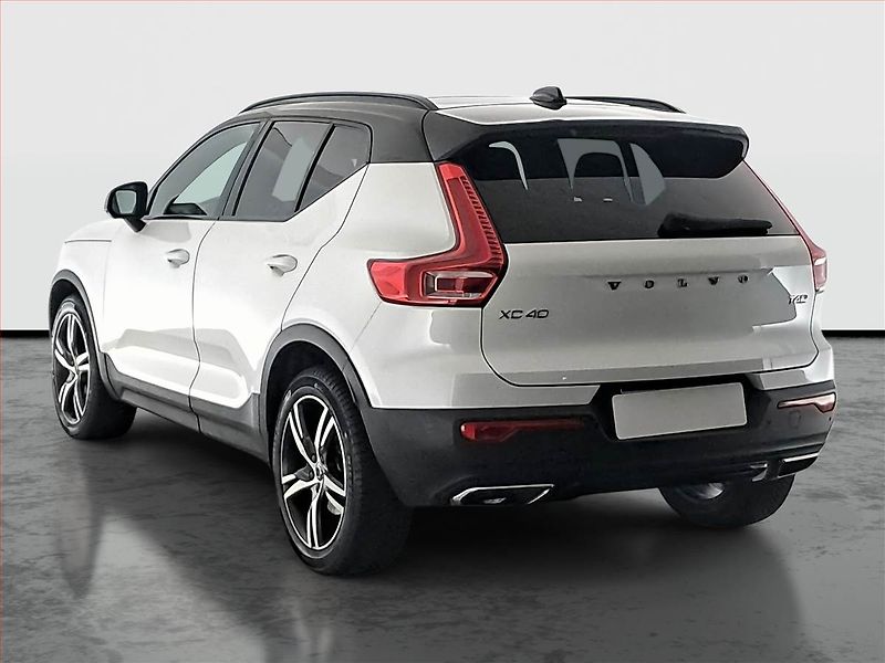 Volvo XC40 (2018) R-Design T4 AWD - fotka 4 z 20