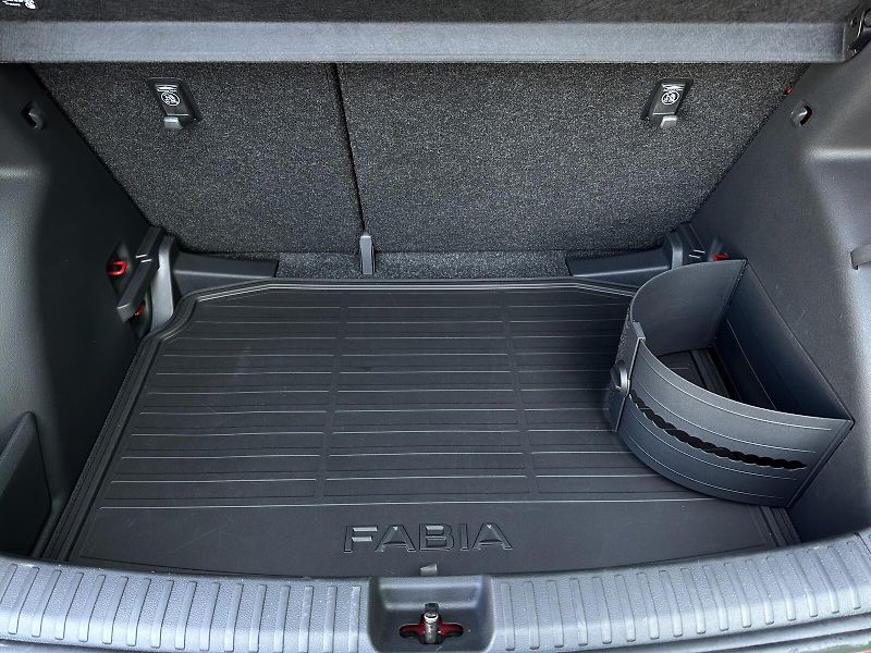 Škoda Fabia 1.0TSi Monte Carlo 116PS Bi-LE - fotka 40 z 42
