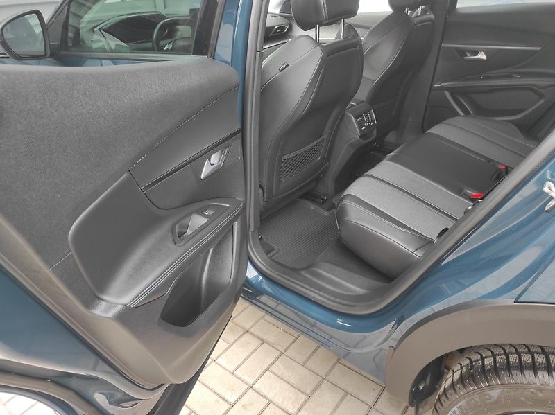 Peugeot 3008 1,5BlueHDi S&S, ALLURE, ČR - fotka 16 z 61