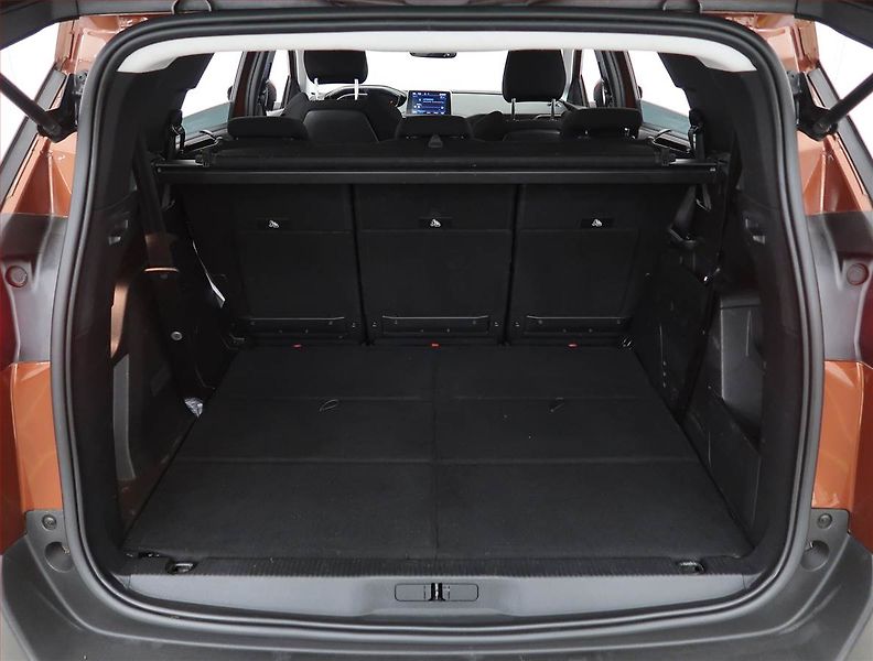Peugeot 5008 (2021) Active Pack PureTech 130 - fotka 14 z 22