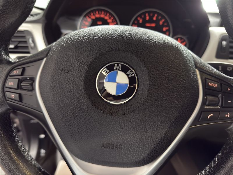 BMW Řada 3 2,0   320i 135KW BI-XEN KŮŽE T - fotka 9 z 46