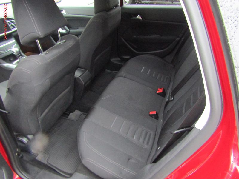 Peugeot 308 (2014) 1.2 PT, ČR, Allure, LED - fotka 10 z 17