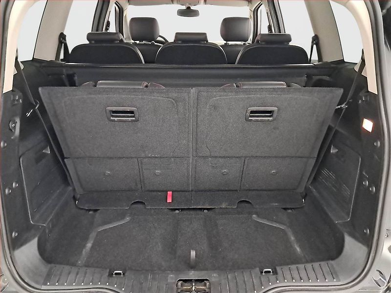 Ford S-MAX (2009) Titanium 2.2 TDCi, 7 míst - fotka 16 z 21