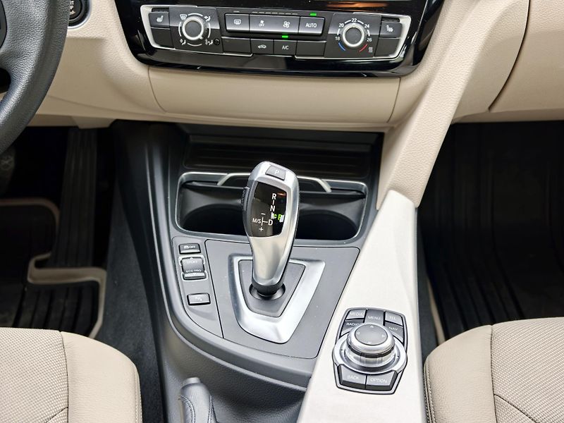 BMW Řada 3 320i xDrive, 1.majitel - fotka 18 z 25