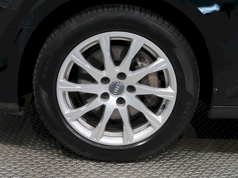 Audi A4 (2019) 40TDI 140KW 4x4 WEBASTO NAVI - fotka 12 z 39