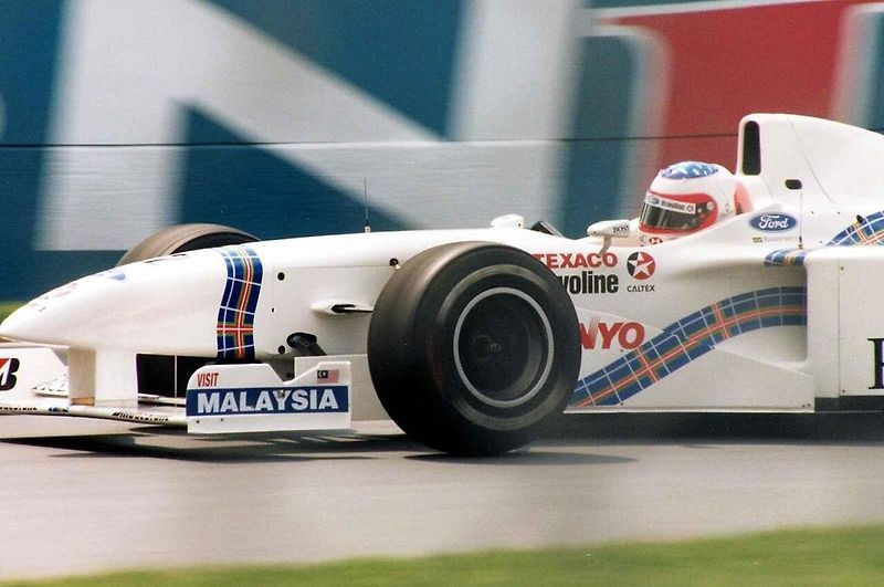 Před nedávnem jeden z legendárních závodníků Formule 1 všech dob Jackie Stewart, kterému se přezdívalo „Létající Skot“, oslavil 85. narozeniny.
