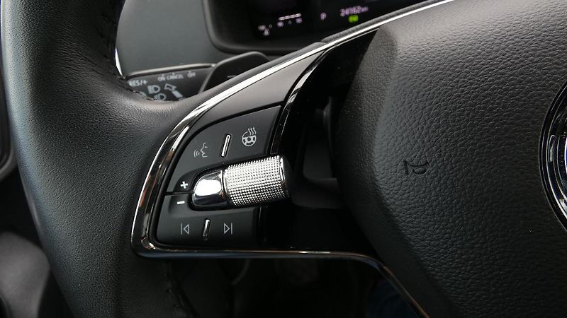 Škoda Karoq 1,5 TSI Ambition DSG - fotka 11 z 21