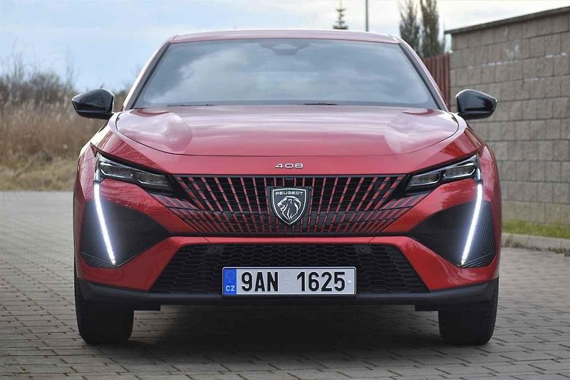 Peugeot 408 je solidně prostorný rodinný vůz s atraktivním vzhledem