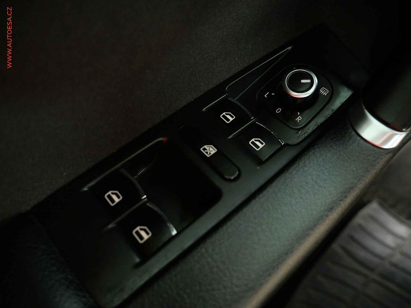 Volkswagen Passat (2013) 2.0 TDi 4x4, ČR, AT, xenon - fotka 14 z 21
