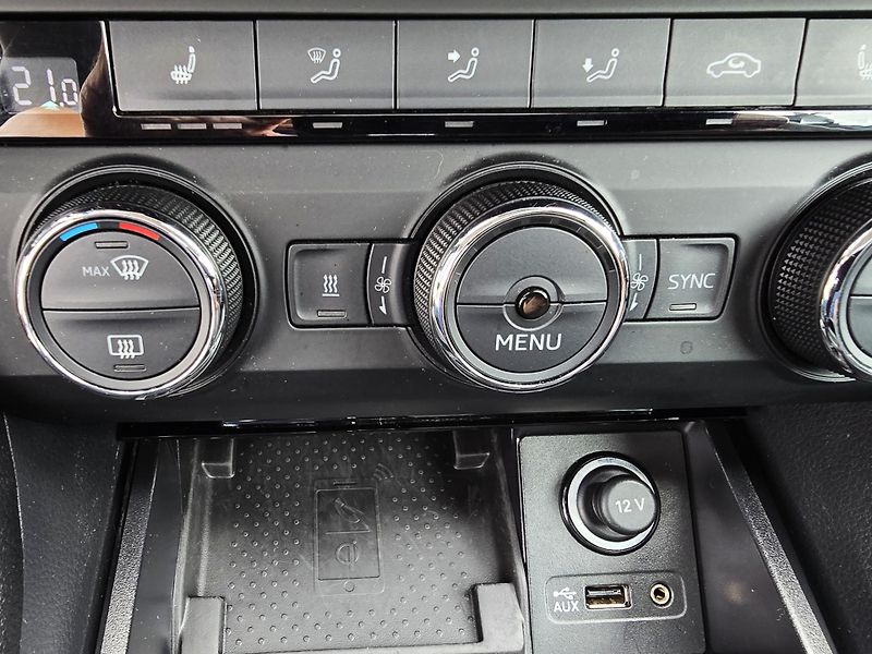 Škoda Superb 140KW DSG WEBASTO PANORAMA  - fotka 24 z 35