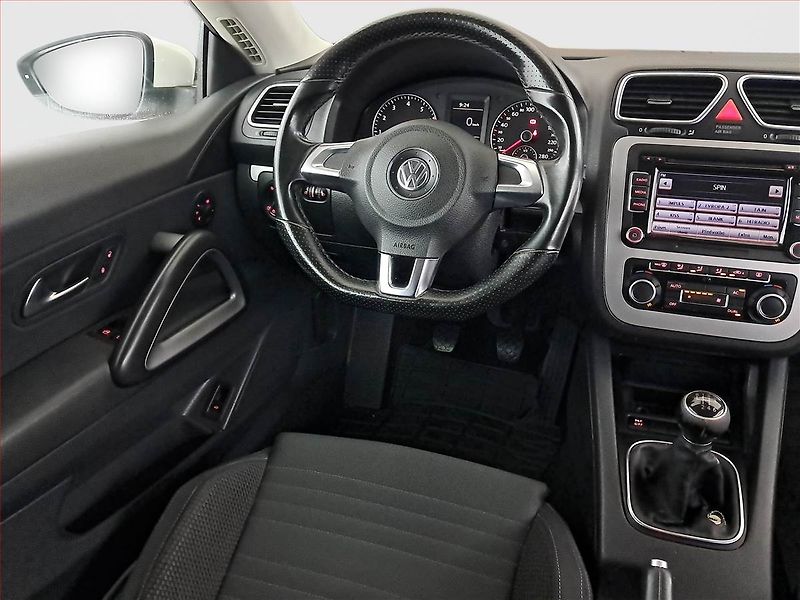 Volkswagen Scirocco (2010) Sport 1.4 TSI, Park. senzory - fotka 7 z 17