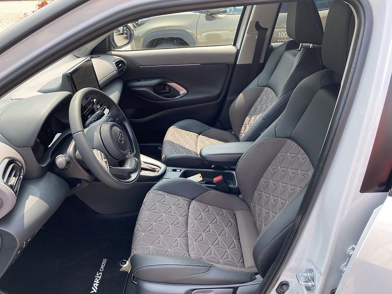 Toyota Yaris Cross 1.5 Hybrid 130 k 2x4 Executive - fotka 14 z 26