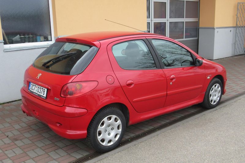 Peugeot 206 1.4i POJÍZDNÉ - NA OPRAVU - fotka 5 z 15