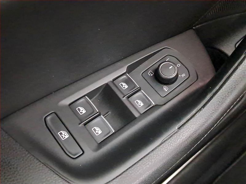Volkswagen Passat (2018) 2.0 TDI, Automat, Serv.kniha - fotka 17 z 19