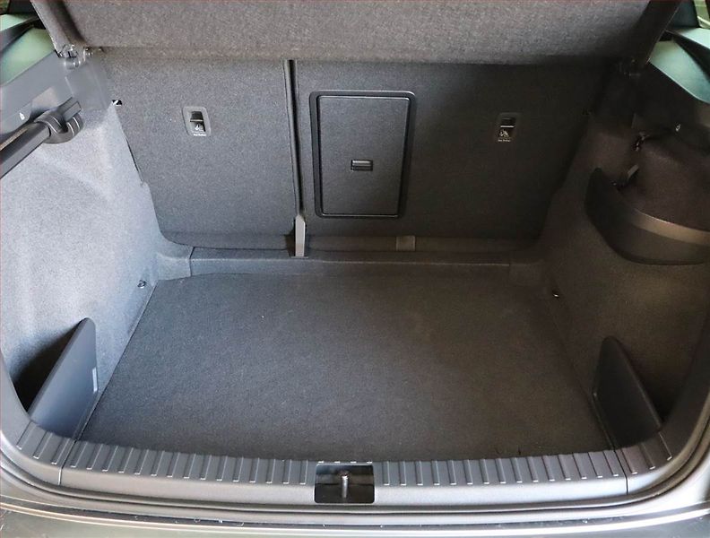 Škoda Karoq (2024) Sportline 1.5 TSI - fotka 14 z 24