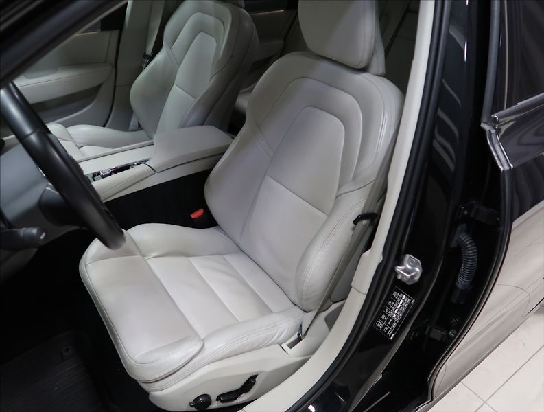 Volvo S90 2,0 D5 AWD INSCRIPTION - fotka 39 z 54