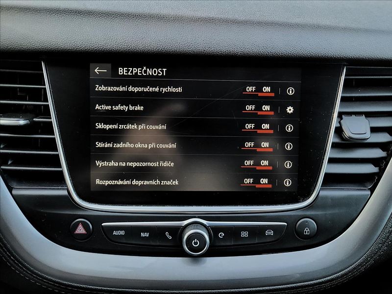 Opel Grandland X 1,6 PHEV,E-AT,Elegance,led,nav - fotka 33 z 50