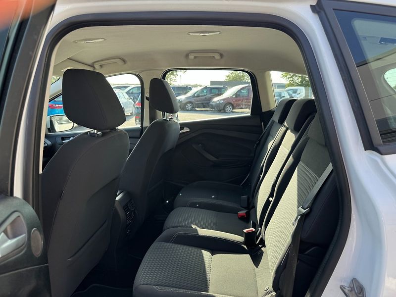 Ford C-MAX (2017) 1,5 Eco Boost 110 Kw Automat - fotka 13 z 35