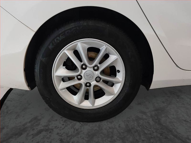 Hyundai i30 (2012) 1.6 GDI, Park. senzory - fotka 15 z 17