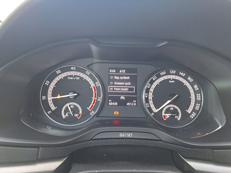 Škoda Karoq (2022) 1.5 TSI / 110 kW / 6MP / AMBIT - fotka 13 z 34
