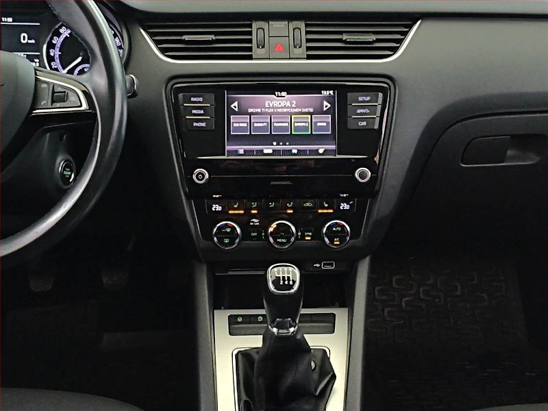 Škoda Octavia (2018) 1.4 TSI, Tempomat - fotka 12 z 16