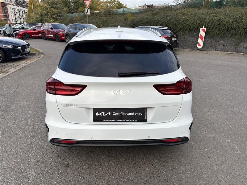 Kia Ceed 1,5 TGDi 118kW TOP ZÁRUKA NAVI - fotka 4 z 39