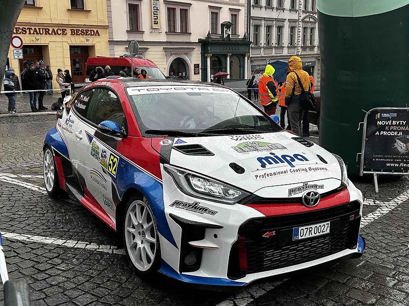 Tragédie, která se odehrála v rámci 58. ročníku Rallye Šumava, kdy po nehodě zemřela navigátorka Alena Krejčíková (41), nezasáhla jen příznivce rallye, ale její kamarády, jelikož byla na Klatovsku doma.