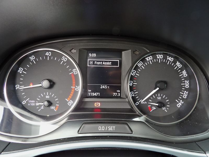 Škoda Fabia 1.0MPi Ambition Auto AC - fotka 15 z 30