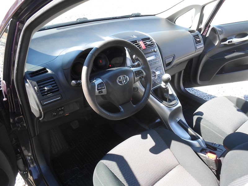 Toyota Auris 1.6VVTi,97KW,Tažné, Výhřev,CZ! - fotka 21 z 33