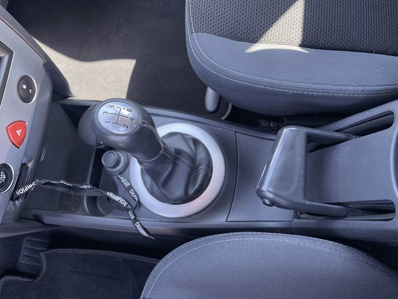 Renault Mégane (2009) 1.4i, 72kW,ČR,Klima - fotka 22 z 31
