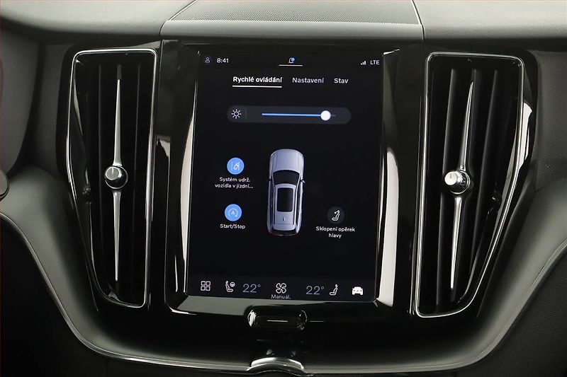 Volvo XC60 (2023) B4 - fotka 17 z 20
