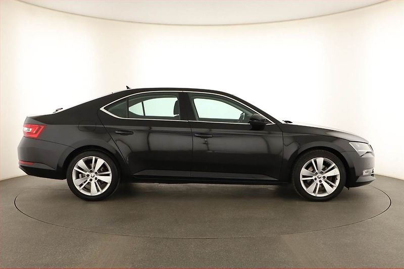 Škoda Superb (2015) Style 2.0 TDI, Automat - fotka 6 z 17