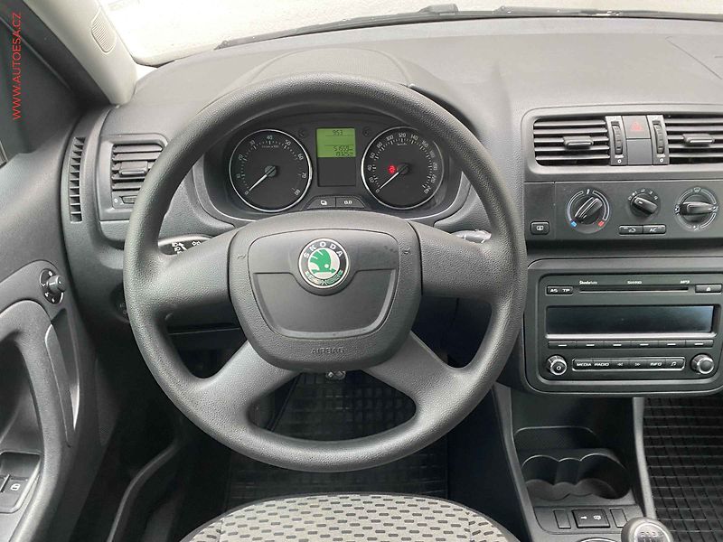 Škoda Roomster (2011) 1.4 16V, ČR, Ambiente, zámek - fotka 11 z 15