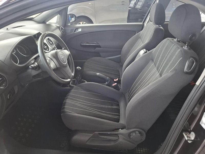 Opel Corsa 1.2i 63KW 2011 - fotka 5 z 9