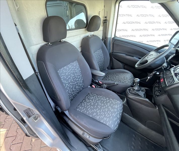 Opel Combo 1,4 i + CNG,88kW,serv.kn. - fotka 20 z 21