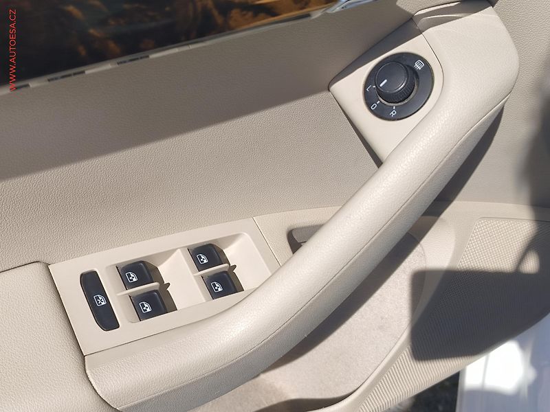 Škoda Octavia (2015) 2.0 TDi 4x4, ČR, Style, DSG - fotka 21 z 23