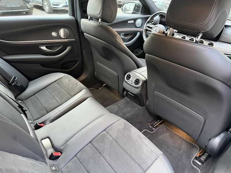 Mercedes-Benz Třídy E (2020) 300E 4MATIC PLUG-IN HYBRID - fotka 18 z 40