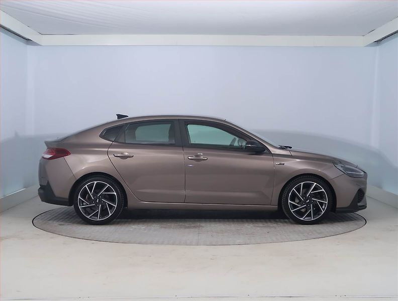 Hyundai i30 (2022) N-Line 1.5 T-GDI MHEV, ČR - fotka 6 z 19