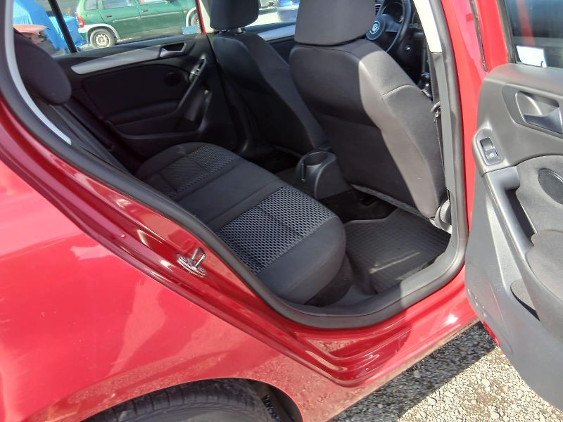 Volkswagen Golf 6, 1.4i, 59kw, alu - fotka 34 z 37