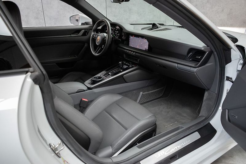 Porsche 911 992 CARRERA 4*BLACK PAKET*DPH* - fotka 12 z 37