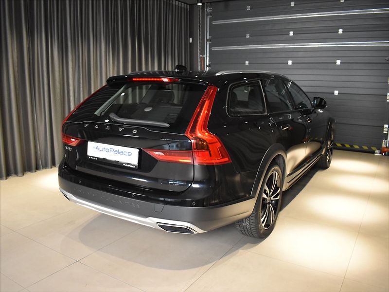 Volvo V90 2,0 CC D5 PRO Bezklíč,Tažný - fotka 4 z 26