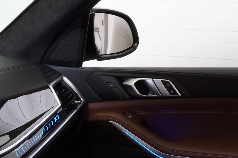 BMW X7 Xdrive40i,M-paket,ČR,1.M,Tažné - fotka 15 z 41